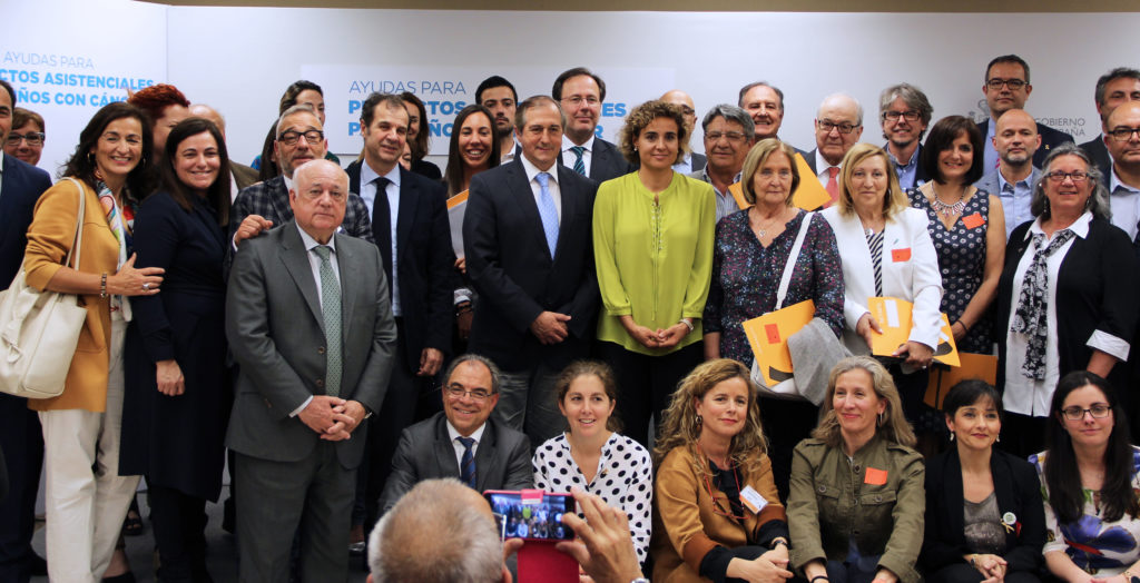 Fundación-Inocente-entrega-ayudas-grupo-low